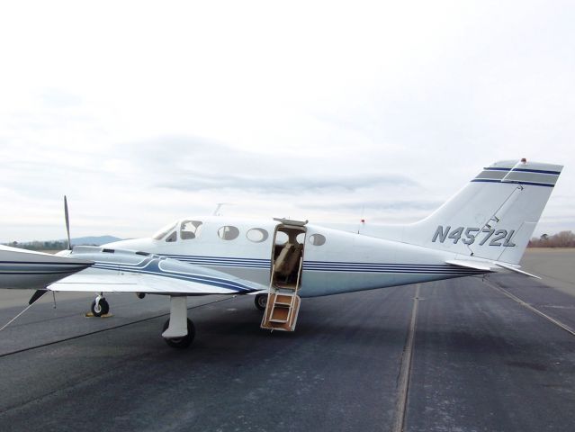 Cessna 421 (N4572L)