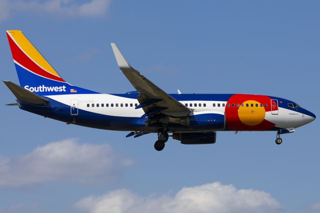 Boeing 737-700 (N230WN)