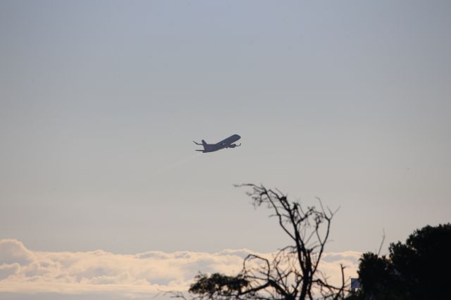 Embraer 175 —