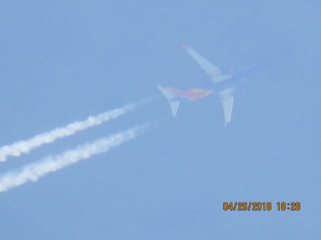 Boeing 737-800 (N8566Z)