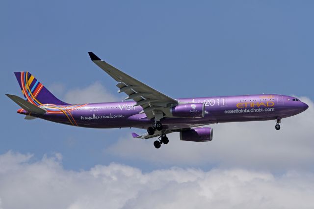 Airbus A330-300 (A6-AFA) - "Visit Abu Dhabi 2011" livery