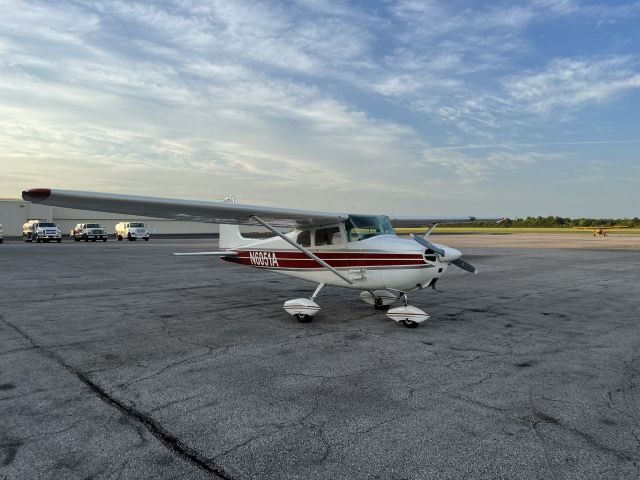 Cessna Skyhawk (N6051A)