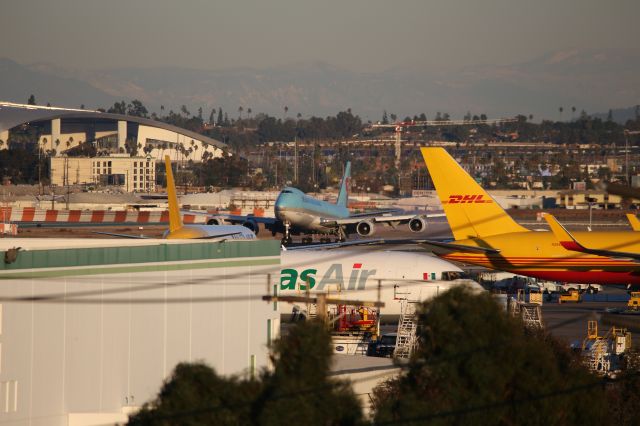 BOEING 747-8 (HL7617)