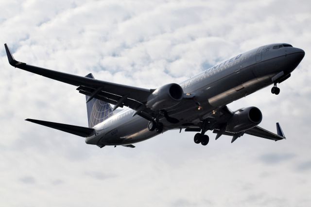 Boeing 737-700 (N76519) - Morning arrival at PBI