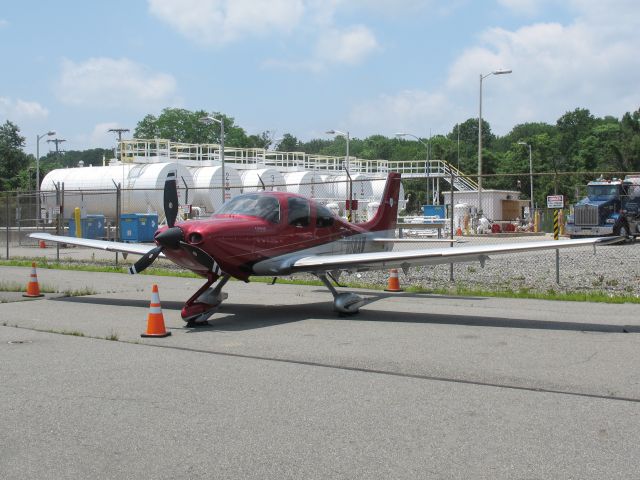 Cirrus SR-22 (N68AW)