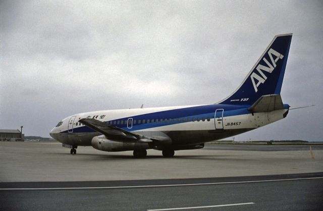 Boeing 737-200 (JA8457) - Taxing at Okinawa-Naha Intl Airport on 1988/03/19