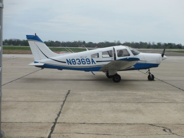 Piper Cherokee (N8369A) - Piper Warrior II @ Joplin,MO.