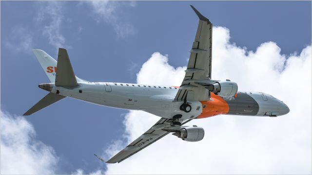 Embraer ERJ-190 (P4-KCI)