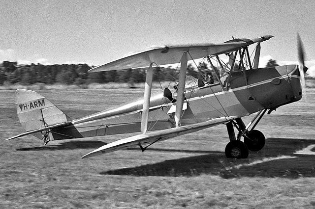 VH-ARM — - DE HAVILLAND DH-82A TIGER MOTH - REG VH-ARM (CN 82800) - BERWICK VIC. AUSTRALIA - YBER (9/2/1975)35MM B/W NEGATIVE SCAN.