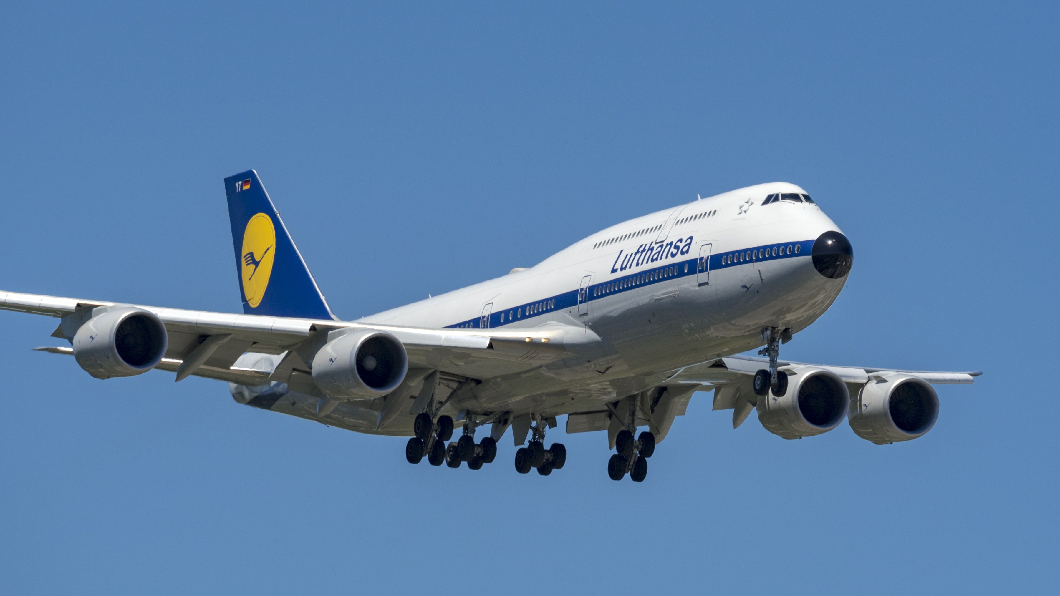 BOEING 747-8 (D-ABYT) - On final for 10L arriving from Frankfurt.br /6/6/17