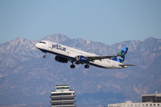 Airbus A321 (N961JT)