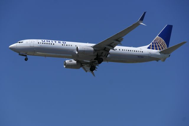 Boeing 737-900 (N67812)