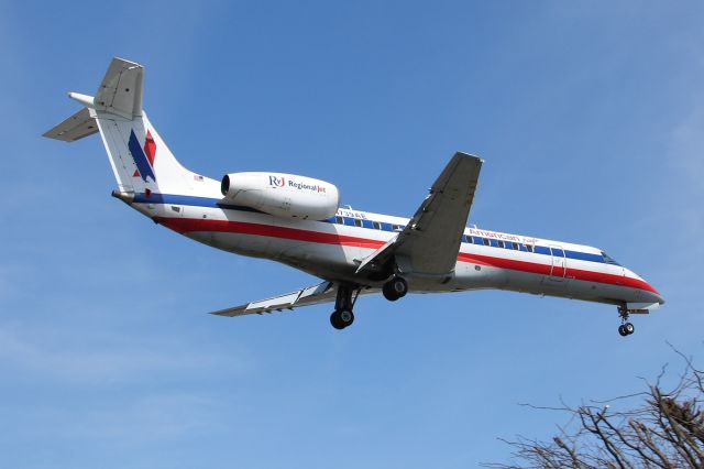Embraer ERJ-135 (N739AE)