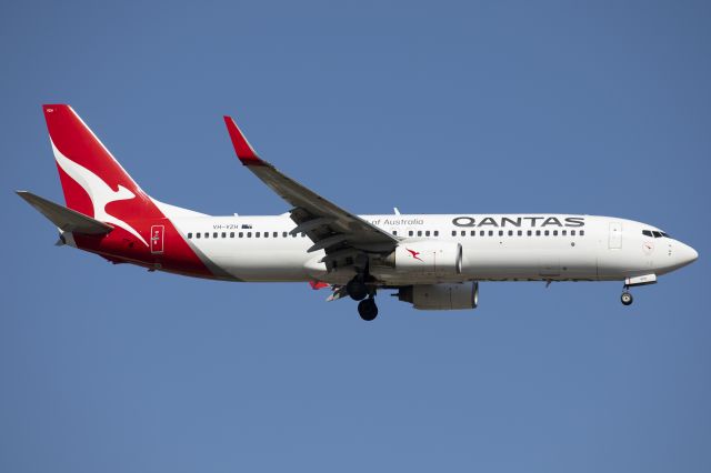 Boeing 737-800 (VH-VZH) - VH-VZH arriving from Perth as QF884.