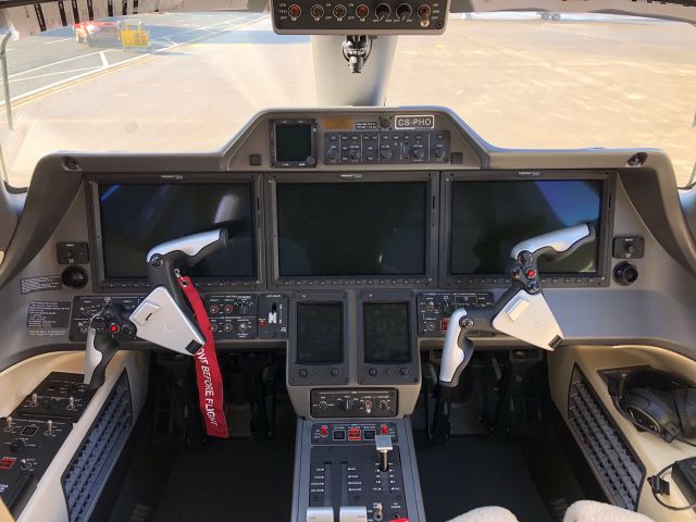 Embraer Phenom 300 (CS-PHO)