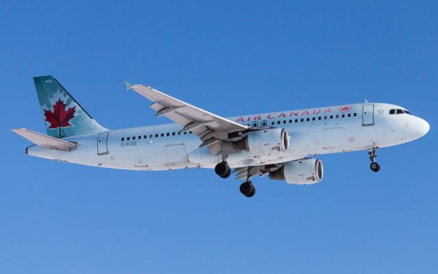 Airbus A320 (C-FLSS)