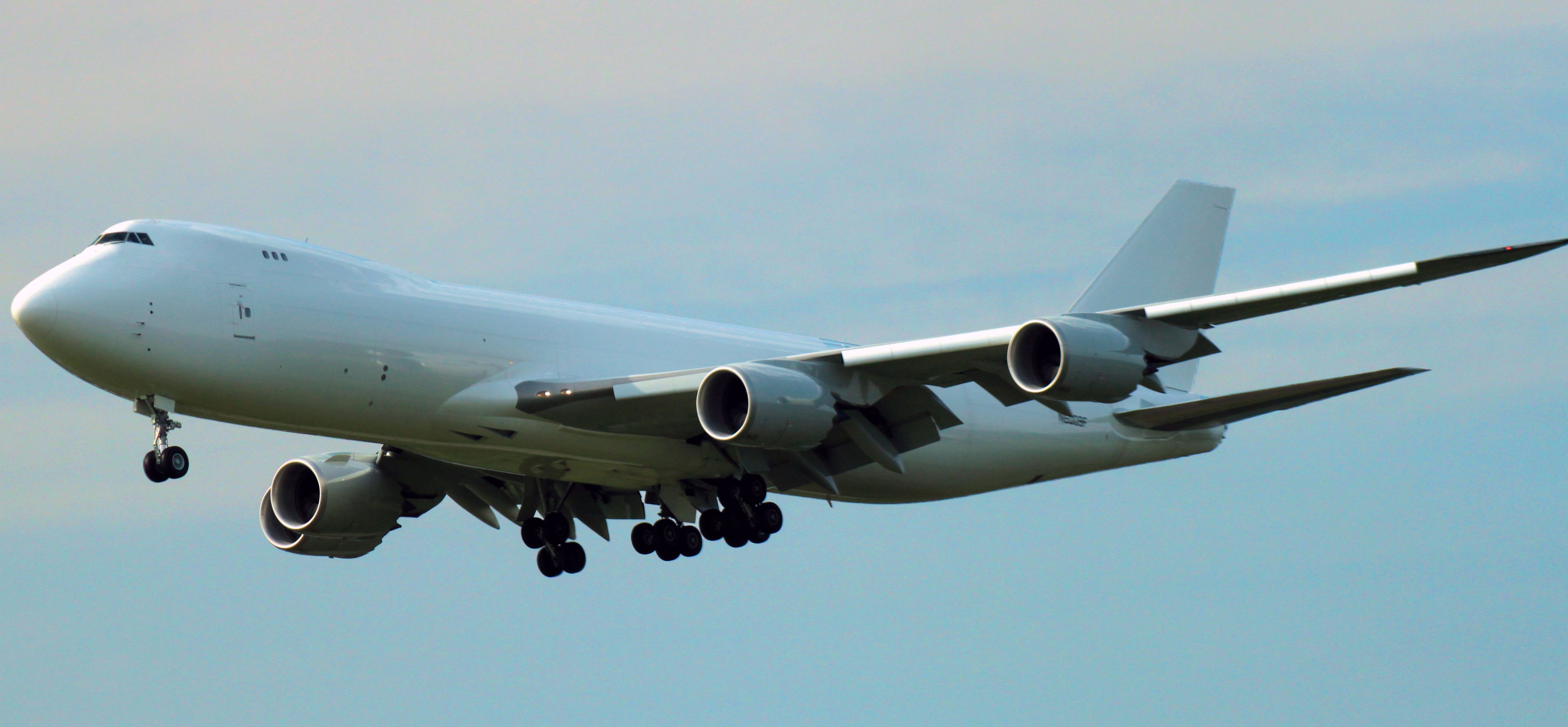 BOEING 777-300ER (N6009F)