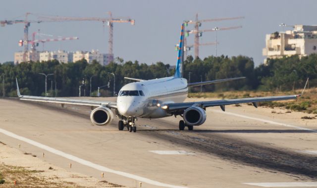 Embraer ERJ-190 (4X-EMA)