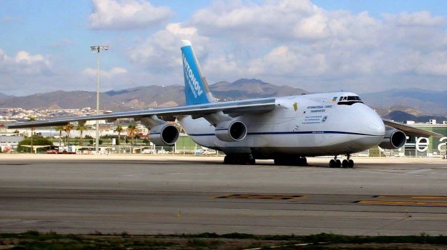 — — - Depuis le hublot dun 737 de Ryanair, au décollage de Malaga, 6 décembre 2016.