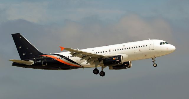 Airbus A320 (G-POWK)