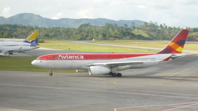 Airbus A330-200 (N975AV)