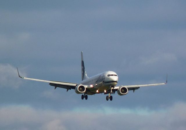 Boeing 737-700 (N626AS)