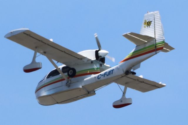 C-FJIT — - C-FJIT Republic RC3. Seabee Survolant la ville de Lavaltrie QC. Le 01-05-2025 à 11:49.