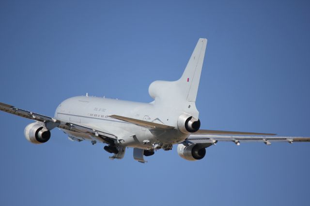 Lockheed L-1011 TriStar (ZD950) - Departing 17L