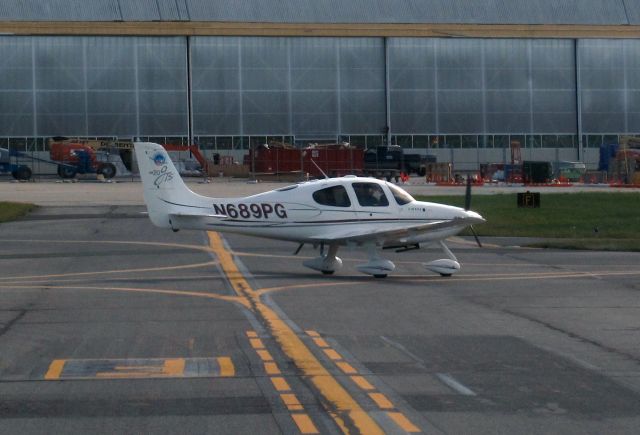 Cirrus SR-20 (N689PG) - On taxiway K.