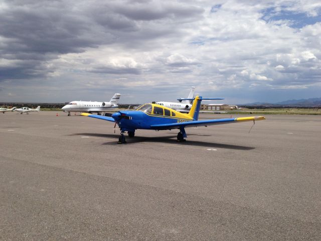 Piper Cherokee (N33KV)