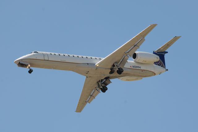 Embraer ERJ-145 (N13994) - Really impressive arrival, multiple S turns on final.