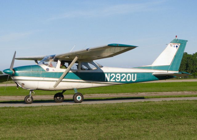 Cessna Skyhawk (N2920U) - At AirVenture 2016.