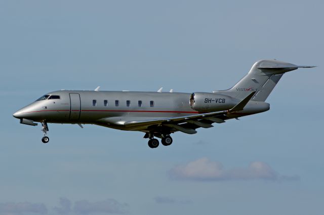 Bombardier Challenger 300 (9H-VCB)