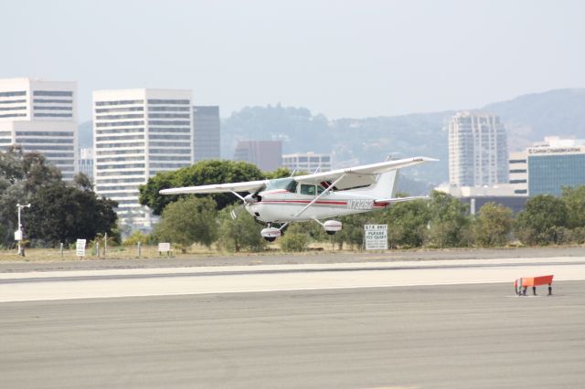 Cessna Skyhawk (N73262) - Landing RWY 21