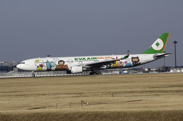 Airbus A330-300 (B-16333) - Departure at NRT Airport Runway 34L on 2011/12/31 Hello Kitty Around the World c/s