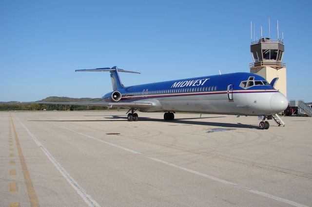 McDonnell Douglas MD-81 (N813ME)