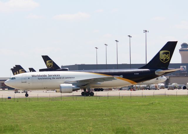 Airbus A300F4-600 (N149UP) - At DFW.