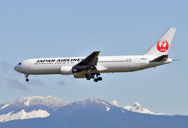 BOEING 767-300 (JA654J)