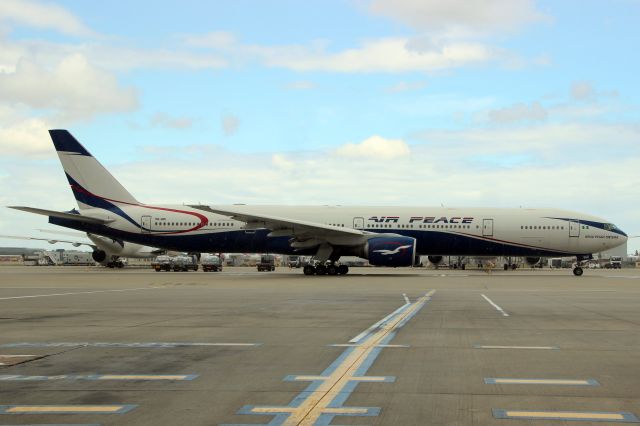 BOEING 777-300 (5N-BWI) - Taxiing to depart rwy 27L on 28-Jun-20 operating flight APK7801 to DNMM via DNAA.