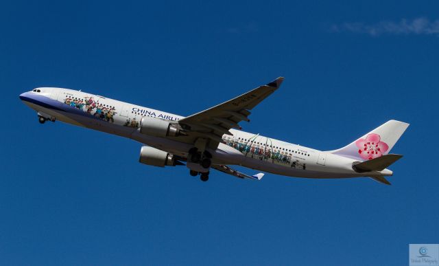 Airbus A330-300 (B-18358) - Masalu Taiwan climbs off RWY 01 after her first visit to Brisbane with her new livery 23/3/14