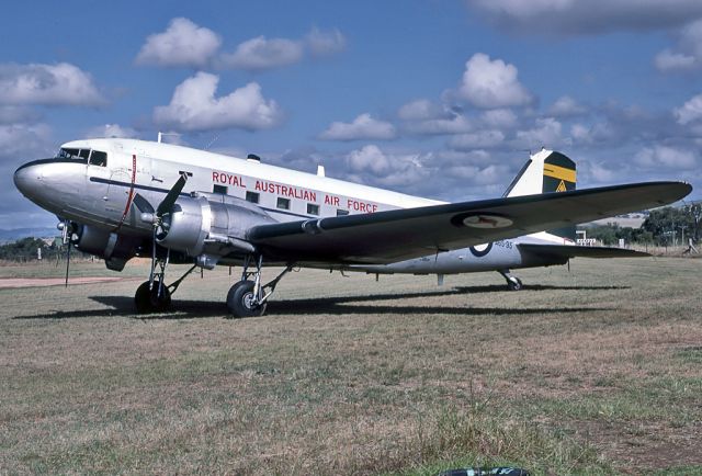 A6595 — - AUSTRALIAN - AIR FORCE - DOUGLAS C-47B SKYTRAIN (DC-3) - REG : A65-95 (CN 16348/33096) - GAWLER AIRFIELD SA. AUSTRALIA - YGAW 10/11/1984