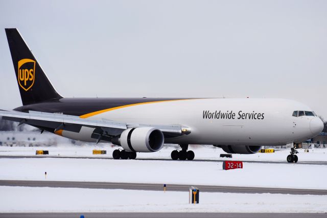 BOEING 767-300 (N365UP) - UPS1144 arriving into Buffalo from WorldPort in Louisville 6.5 hours behind schedule due to ice storms in the Midwest