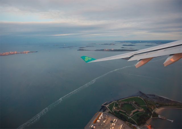 Airbus A330-300 (EI-DAA) - Departing Boston on 1st Oct 2012, the "Shamrock 136"  makes a sharp left turn at the begining of its flight to Dublin, Ireland which will take just over 5 hours