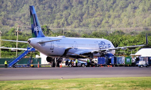 Airbus A321 (N923JB)