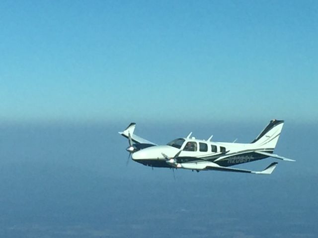 Beechcraft Baron (58) (N2069Y)