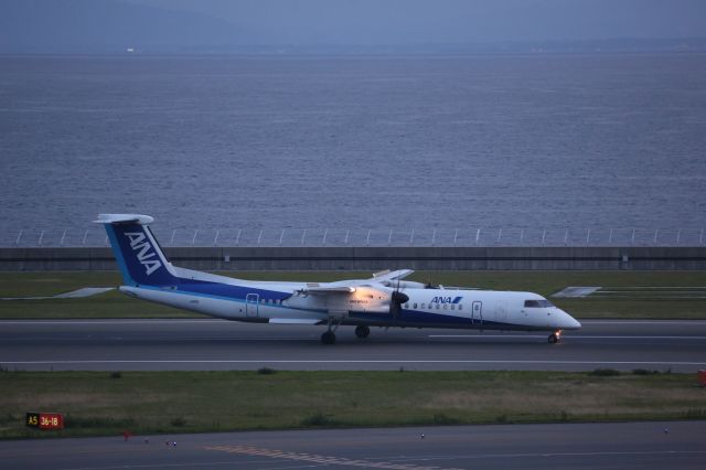 de Havilland Dash 8-400 (JA851A)