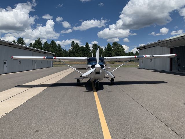 Cessna Skylane (N8051Q)