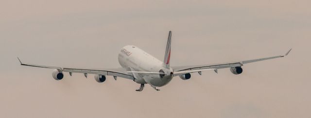 Airbus A340-300 (F-GLZO)