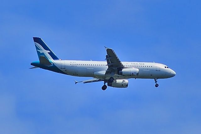 Airbus A320 (9V-SLO)