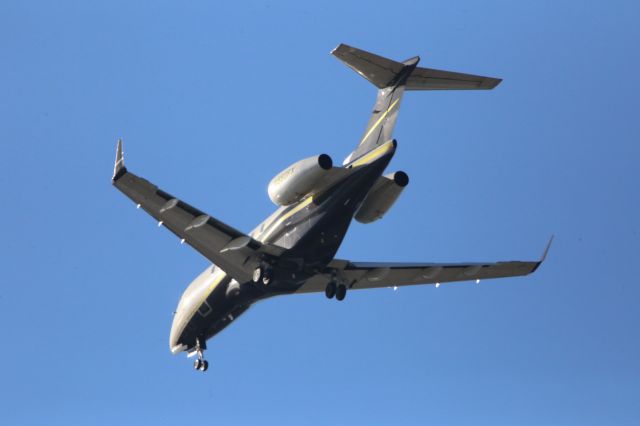 Bombardier Challenger 300 (N505FX)